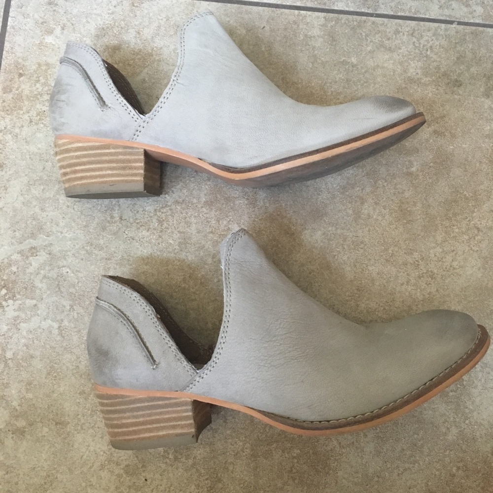 Like new Rebels booties